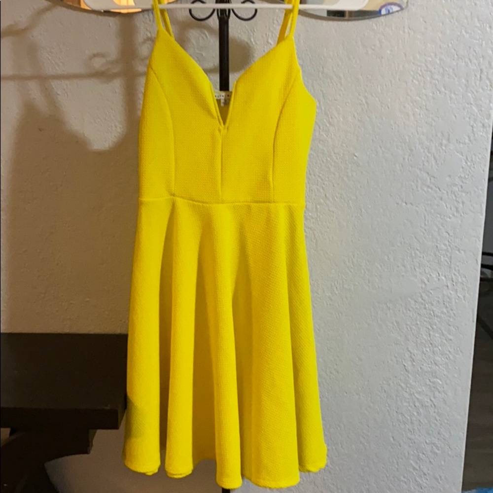 Sunny yellow dress!